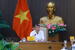 Prime Minister Le Minh Hung speaks at the September 21 meeting on textbook supply, the review of general education curricula and textbooks, and preparations for a thematic supervision delegation on the implementation of Politburo Resolution No. 71-NQ/TW. (Photo: VNA)