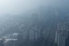 Hanoi streets are covered with fine dust. The capital has conducted different measures to control air pollution, especially in the dry season. (Photo: VNA)