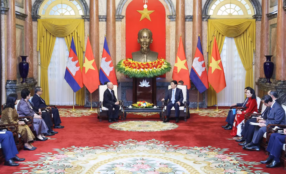 President Luong Cuong meets with Cambodian King Norodom Sihamoni. (Photo: Lam Khanh - VNA)