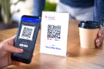 The average annual QR code transaction volume surges 471.13%. (Photo: VNA)