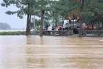 Water levels on the Huong River in Hue city continue to rise as recovery efforts from the previous flood are still under way on the afternoon of November 2. (Photo: VNA)