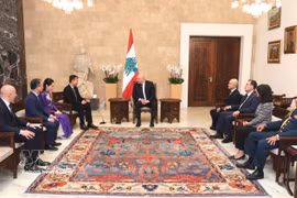 Lebanese President Joseph Aoun receives Vietnamese Ambassador to Egypt and Lebanon Nguyen Nam Duong as he presents his credentials on October 15. (Photo: VNA)