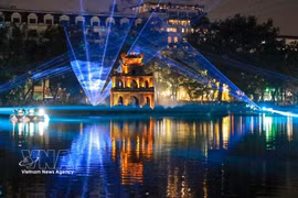 Hanoi aims to turn the night-time economy into a key driver of the capital’s service sector by 2030, contributing around 5% of GRDP and a growing share of budget revenue. (Photo: VNA) 