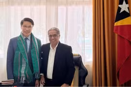 Vietnamese Ambassador to Timor-Leste Pham Binh Dam (left) and Timor-Leste’s Minister of Agriculture, Livestock, Fisheries and Forestry Marcos da Cruz at their meeting (Photo courtesy of the Vietnamese Embassy in Timor-Leste)