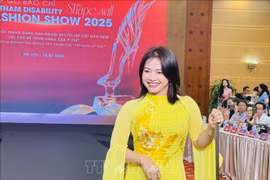 A model with disabilities at the press conference (Photo: VNA)