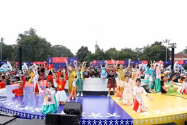 The second World Culture Festival in Hanoi will be expanded in both scale and scope of activities. In the photo: The first World Culture Festival in Hanoi. (Photo: VNA) 