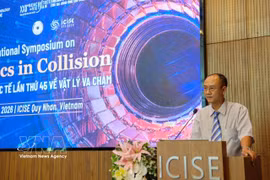 Deputy Director of the Gia Lai provincial Department of Science and Technology Phan Ho Giang speaks at the 45th International Symposium on Physics in Collision on October 6. (Photo: VNA)