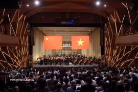 The concert is held to celebrate the 77th anniversary of the founding of the People’s Republic of China (October 1, 1949–2026). (Photo: VNA)