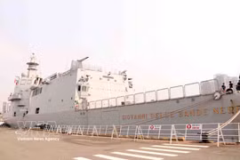ITS Giovanni delle Bande Nere of the Italian Navy docks at Nha Rong Port in Ho Chi Minh City. (Photo: VNA)