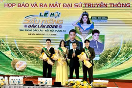 Media ambassadors for the 2026 Dak Lak Durian Festival are introduced. (Photo: VNA) 