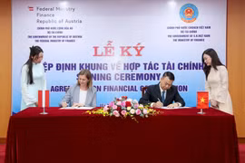 The newly inked deal includes 100 million EUR in conditional credit and an additional 50 million EUR in unconditioned funds. (Photo: VietnamPlus)