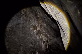 Stalactite formations inside the newly discovered cave. (Photo: Nam Quang Tri Special-use Forest Management Board) 