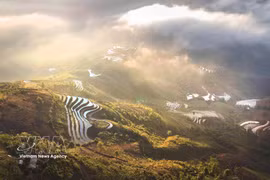 Terraced fields shimmering with water create a picturesque scene in Lang Sang Village, Ta Xua Commune. (Photo: VNA) 