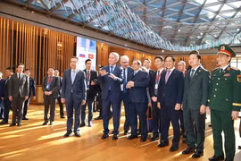 Prime Minister Pham Minh Chinh visits and works with leaders of Novatek Group. (Photo: VNA)