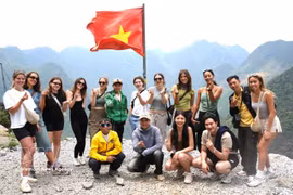International tourists check in at the Dong Van Karst Plateau in Tuyen Quang province. (Photo: VNA) 