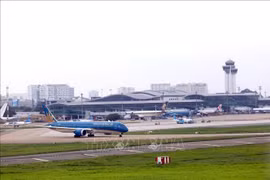 At the Tan Son Nhat International Airport (Photo: VNA)