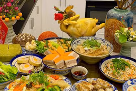 A traditional Tet feast of Hanoi (Photo: VNA)