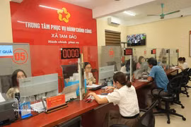 Thanks to digital transformation among local officials, Tam Dao commune of Phu Tho province has achieved an almost 100% on-time rate for processing administrative applications, helping improve public services for residents. (Photo: VNA) 