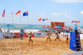 International Women’s Beach Volleyball Tournament brings together 16 teams from seven countries - Vietnam, Thailand, Singapore, Indonesia, Malaysia, Australia and Japan (Photo: VNA) 