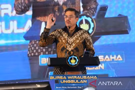 Indonesia's MSMEs Minister Maman Abdurrahman speaks during an entrepreneurial event in Surabaya, East Java, September 23, 2026. (Photo: Antara)