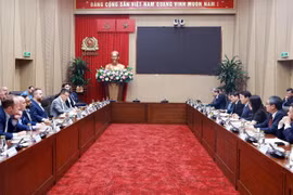 The meeting between Minister of Public Security General Luong Tam Quang and a delegation from US-based American Kestrel Global Strategies Group and leading American defence, security, technology and energy companies in Hanoi on August 4 (Photo: bocongan.gov.vn)