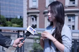 Bui Ha Anh, a student, gives an interview to VNA in New York. (Photo: VNA) 
