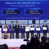 Membership certificates of the Vietnam International Financial Centre in Ho Chi Minh City (VIFC- HCMC) are presented to ten holding companies as its first members. on October 28, 2026 (Photo: VNA)