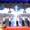 Officials at an announcement ceremony for the Da Nang International Airport's Terminal T1 renovation and expansion project and the first phase of an aircraft apron expansion project (Photo: VNA)
