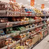 A consumer shops at a supermarket. (Photo: VNA)
