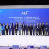 Participants pose for a group photo at a session of the Autumn Economic Forum 2026. (Photo: VNA)