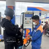 A motorcyclist has his vehicle refilled at a petrol station in Tay Ninh province. (Photo: VNA)
