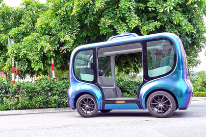 A mini autonomous bus undergoing testing in Hanoi (Photo: Phenikaa-X)