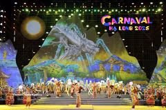 A dancing performance at the opening ceremony of Ha Long Carnival 2025. (Photo: VNA)