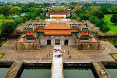 Seen from above, Hue Imperial Citadel glows brilliantly at the heart of the heritage city. (Photo: nhandan.vn)