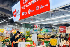 Hanoi prioritises cashless payment solutions during promotion month. (Photo: hanoimoi.vn) 