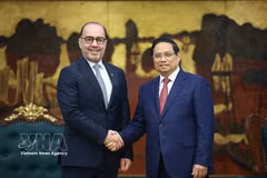 Prime Minister Pham Minh Chinh receives Qatari Ambassador Khalid Ali Abdullah Abel on March 17. (Photo: VNA)