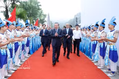 Top leader attends inauguration of President Ho Chi Minh statue at Hung Kings Temple