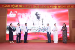 Delegates perform the launch ceremony for the “A80 – Proud of Vietnam” digital platform. (Photo: VNA)