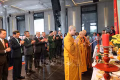 A requiem ceremony held in Germany in honour of fallen heroes and martyrs. (Photo: VNA)