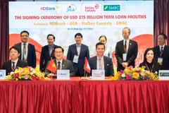 Representatives at the signing ceremony. (Photo Courtesy of HDBank)