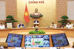 Prime Minister Pham Minh Chinh chairs the regular June cabinet meeting and the national online conference between the Government and local authorities. (Photo: VNA)