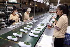 Production at Binh Dinh Footwear Joint Stock Company in Gia Lai province. (Photo: VNA)