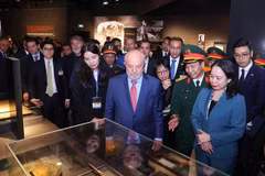 Brazilian President Luiz Inácio Lula da Silva and Vice President Vo Thi Anh Xuan visit Vietnam Military History Museum. (Photo: VNA)