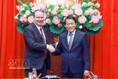 Minister of Public Security General Luong Tam Quang (R) and US Deputy Trade Representative Rick Switzer. (Photo: VNA)