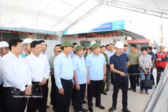 Permanent Deputy Prime Minister Pham Gia Tuc and officials inspect the Gia Binh International Airport project on May 20, 2026. (Photo: VNA)