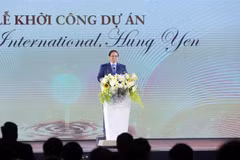 Prime Minister Pham Minh Chinh delivers remarks at the groundbreaking ceremony of the Khoai Chau Urban Complex, Ecotourism, and Golf Course project. (Photo: VNA)