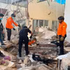 Rescuers search for victims following the earthquake in Flores, Indonesia, on August 15, 2026. (Photo: Xinhua/VNA) 