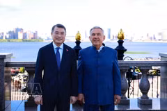 PM meets with Head of Republic of Tatarstan in Kazan