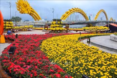 Da Nang welcomes first visitors of the Lunar New Year