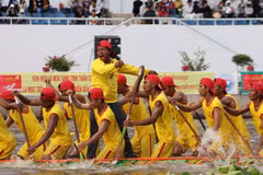 Khmer boat racing festival draws crowds